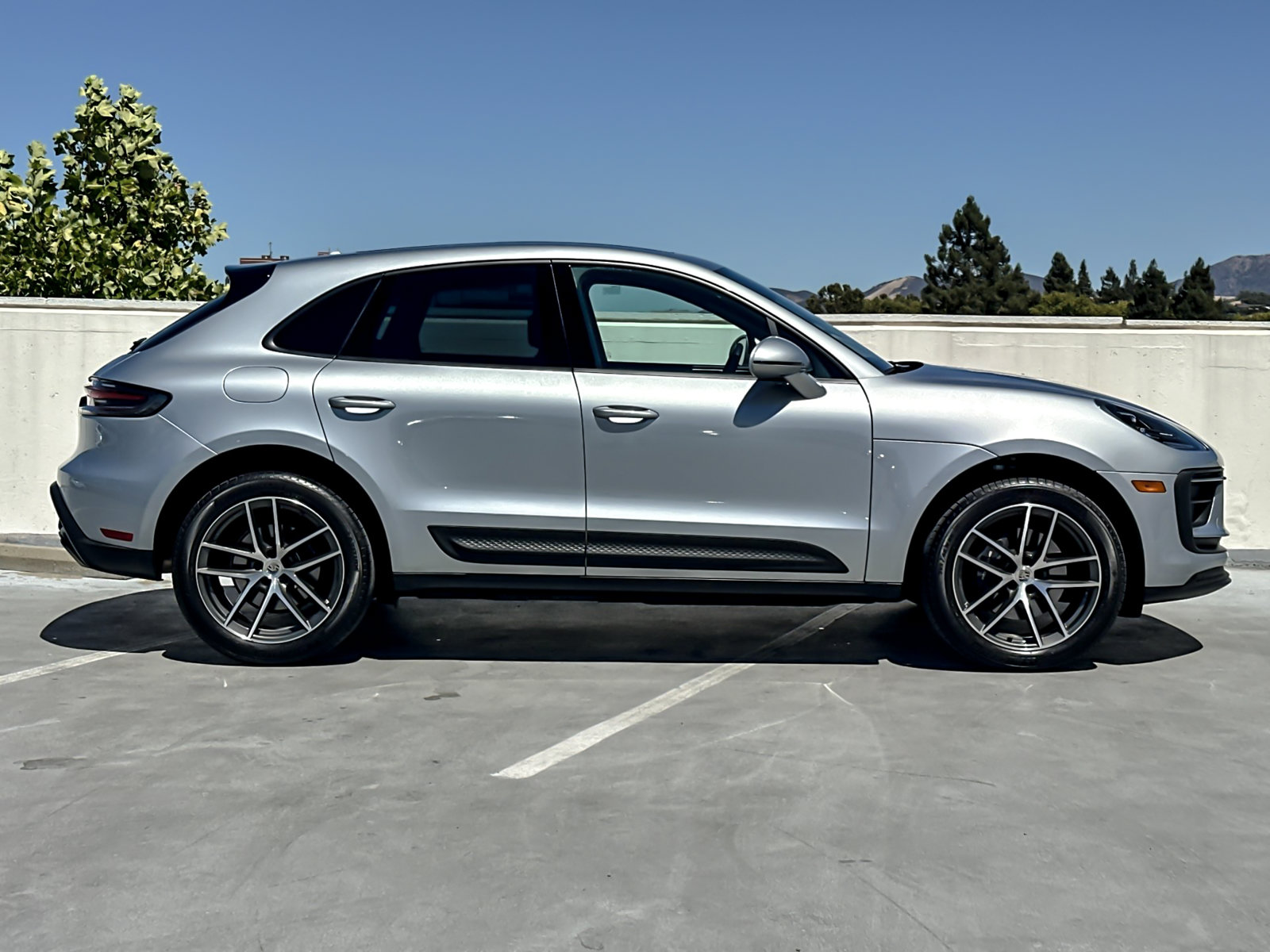 Certified 2026 Porsche Macan AWD/4WD image 10