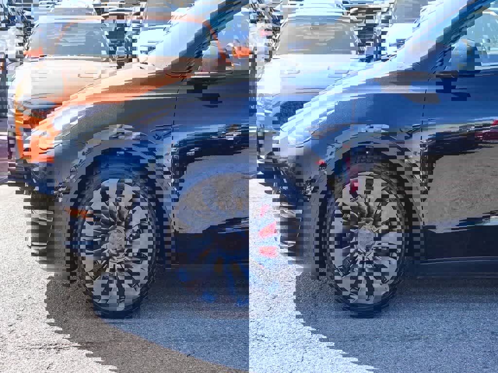 Used 2023 Tesla Model Y Performance image 9