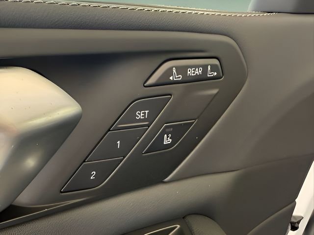 Used 2026 BMW X7 xDrive40i w/ Premium Package image 20