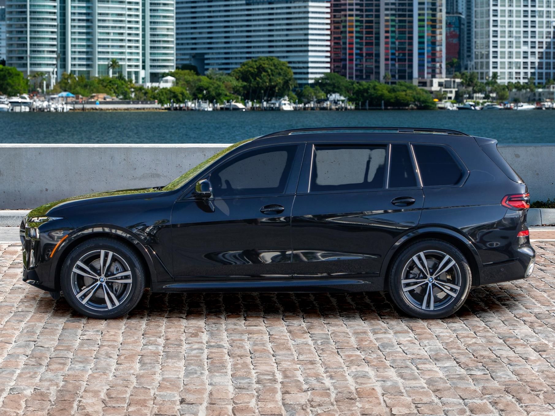 Used 2024 BMW X7 xDrive40i w/ Executive Package image 8