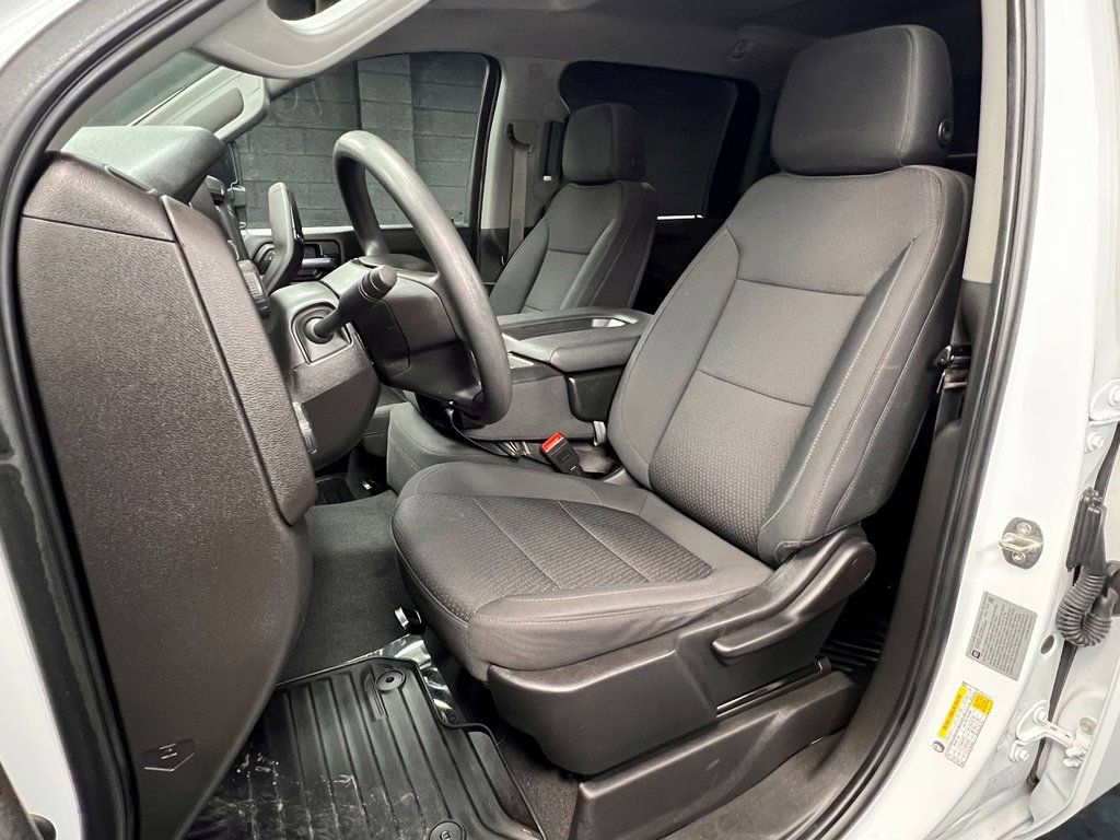 Used 2022 Chevrolet Silverado 2500 Custom w/ Custom Value Package image 3