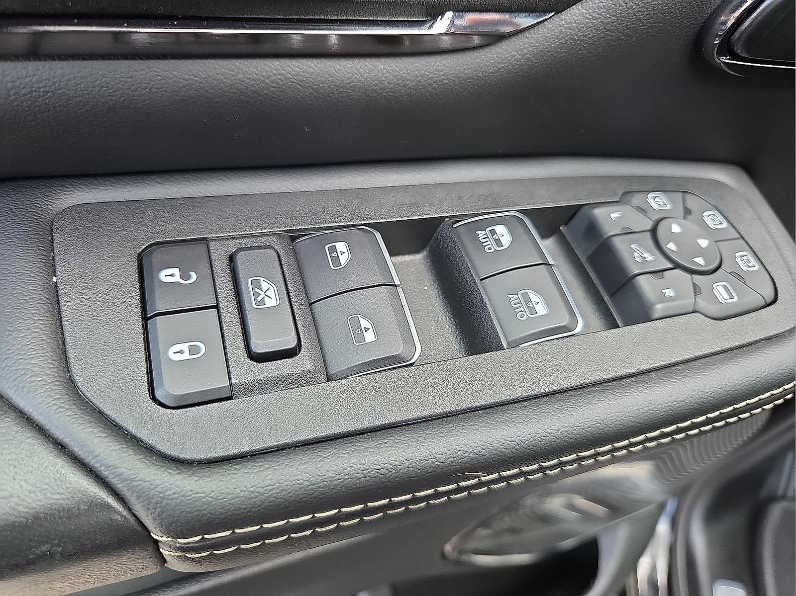 Used 2025 RAM 1500 Limited AWD/4WD image 22