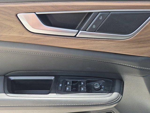 Used 2025 Volkswagen Atlas SE FWD image 13
