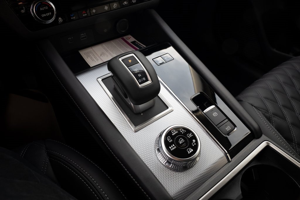 New 2025 Mitsubishi Outlander SEL image 16