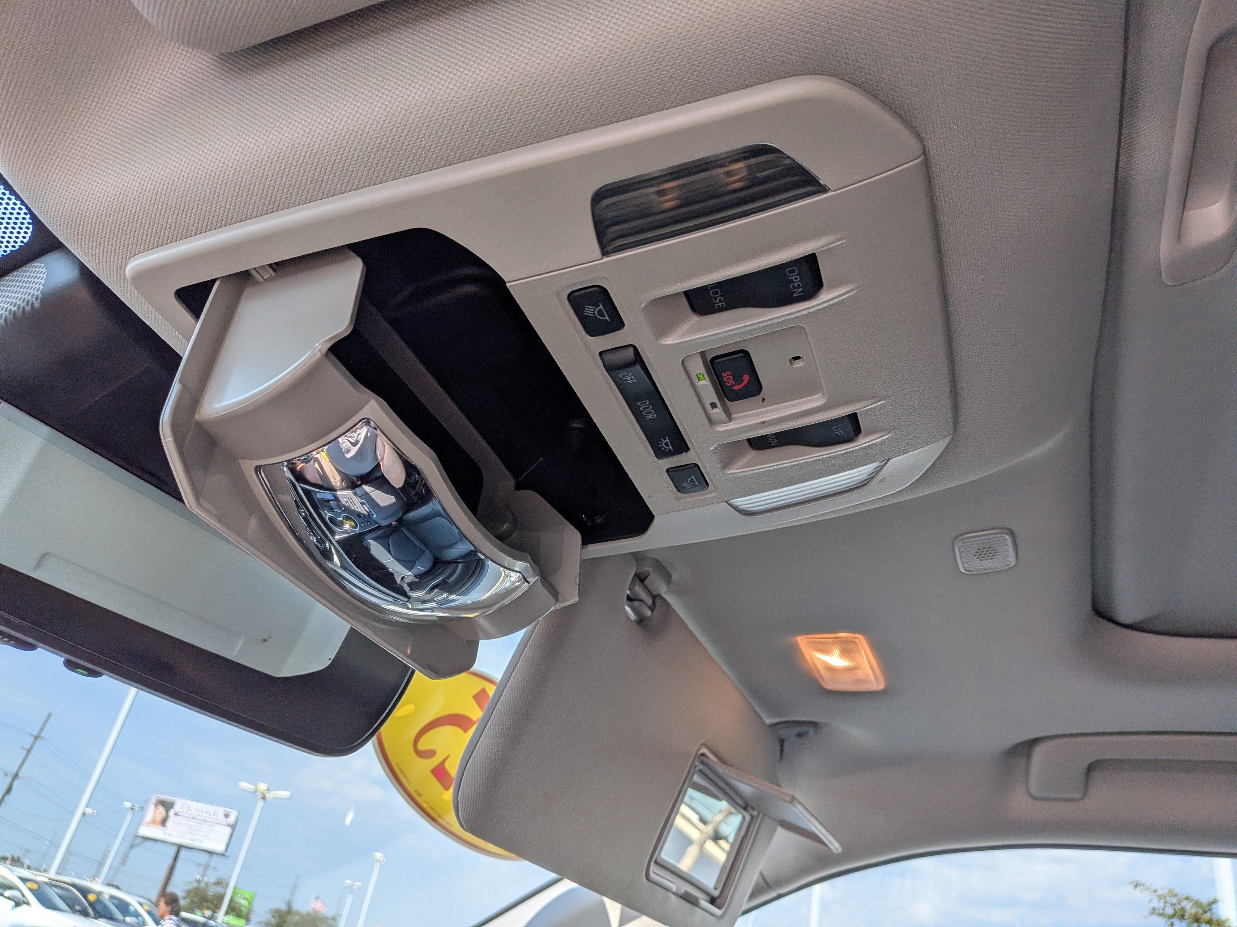 Used 2025 Toyota Highlander XLE AWD/4WD image 19