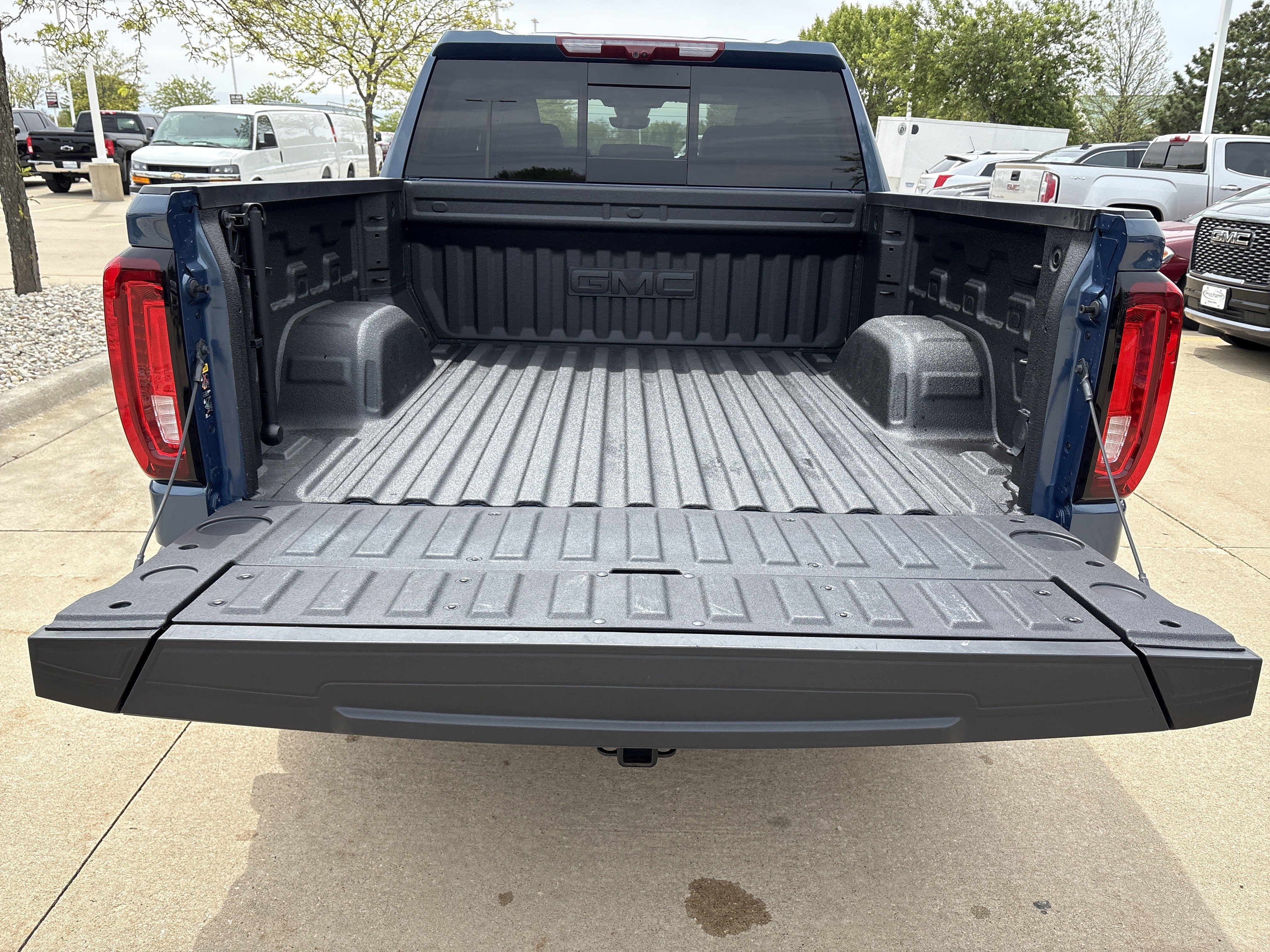 Used 2025 GMC Sierra 1500 Denali w/ Technology Package AWD/4WD image 14