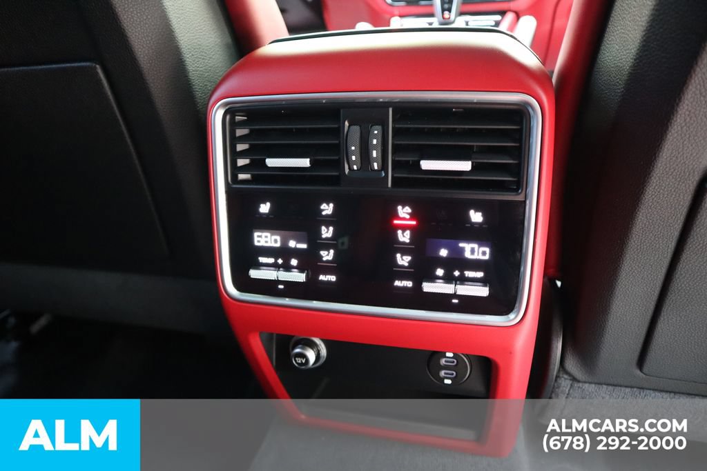 Used 2023 Porsche Cayenne Turbo AWD/4WD image 24