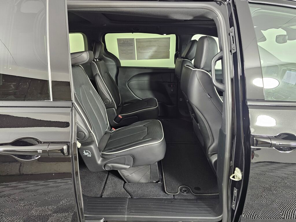 New 2026 Chrysler Pacifica Limited w/ S Appearance Package image 38