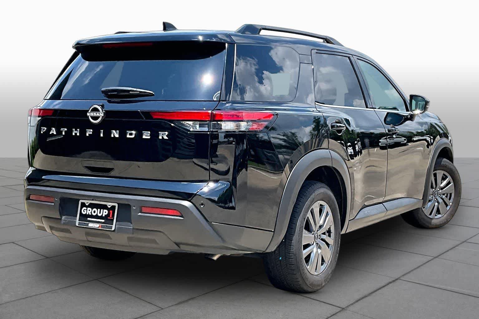 Used 2025 Nissan Pathfinder SV FWD image 12