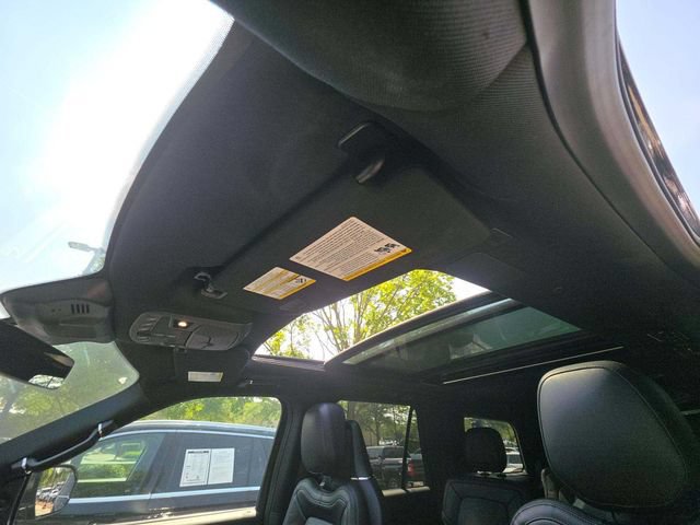 Used 2024 Lincoln Navigator Reserve AWD/4WD image 8