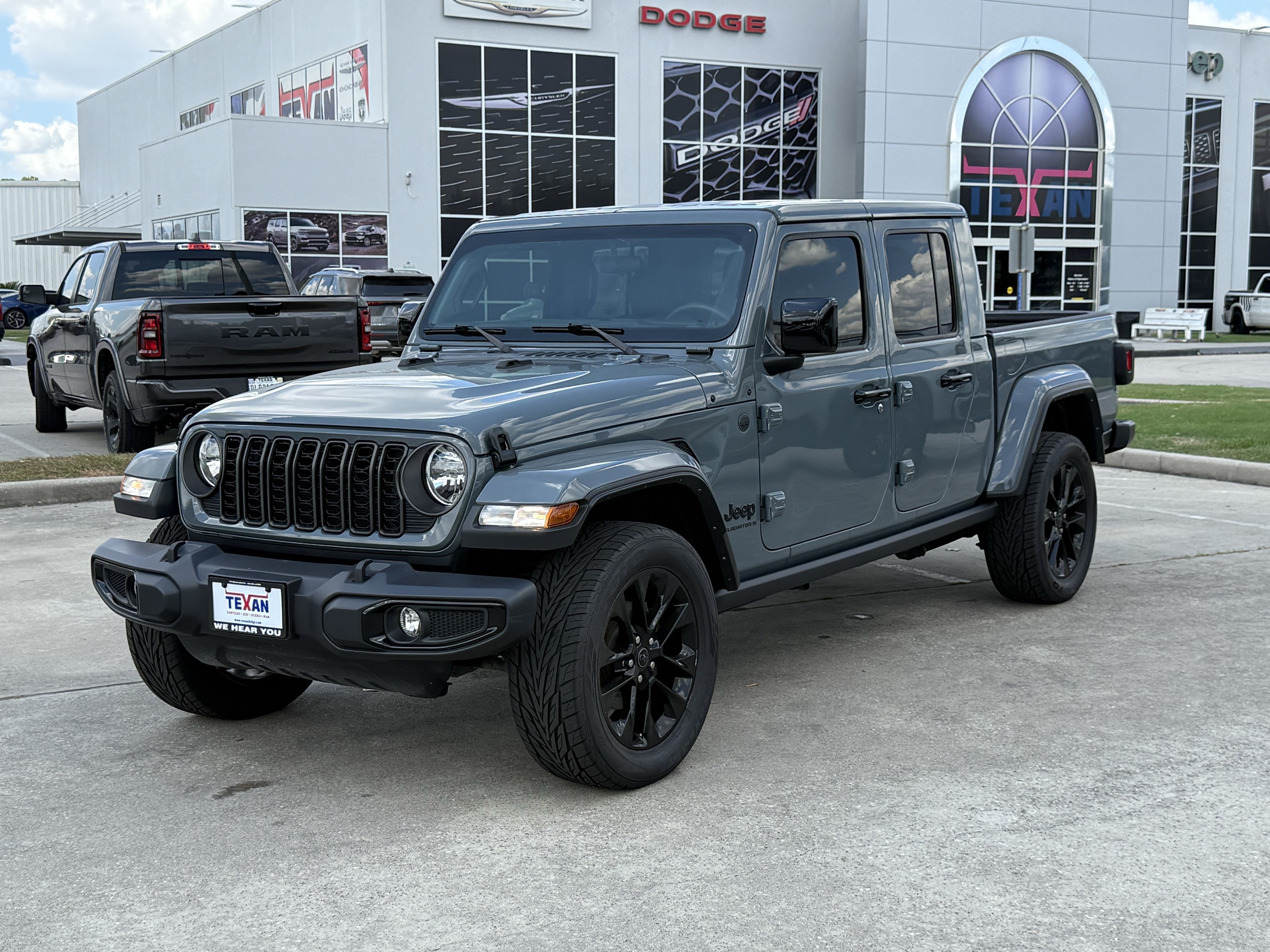 Used 2024 Jeep Gladiator Sport AWD/4WD image 9