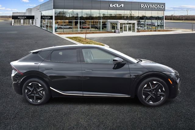 Used 2025 Kia EV6 Wind RWD image 2