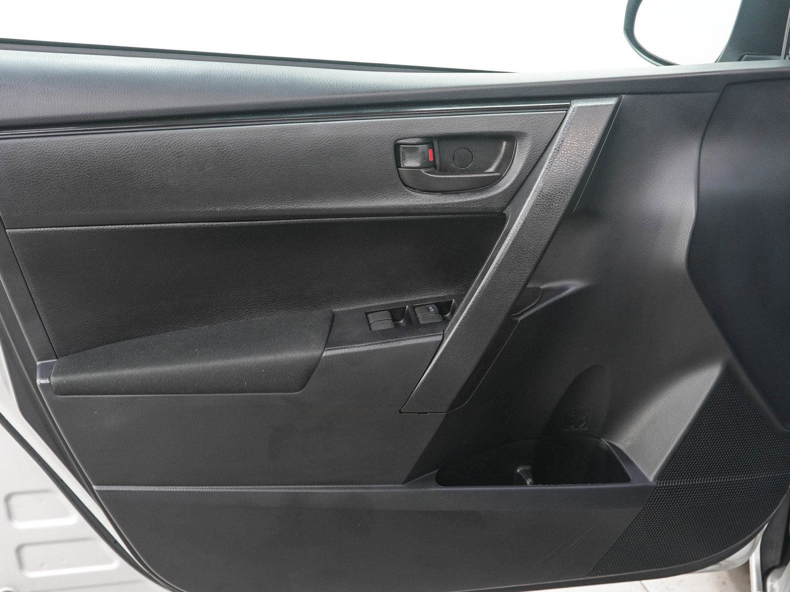 Used 2017 Toyota Corolla L FWD image 18