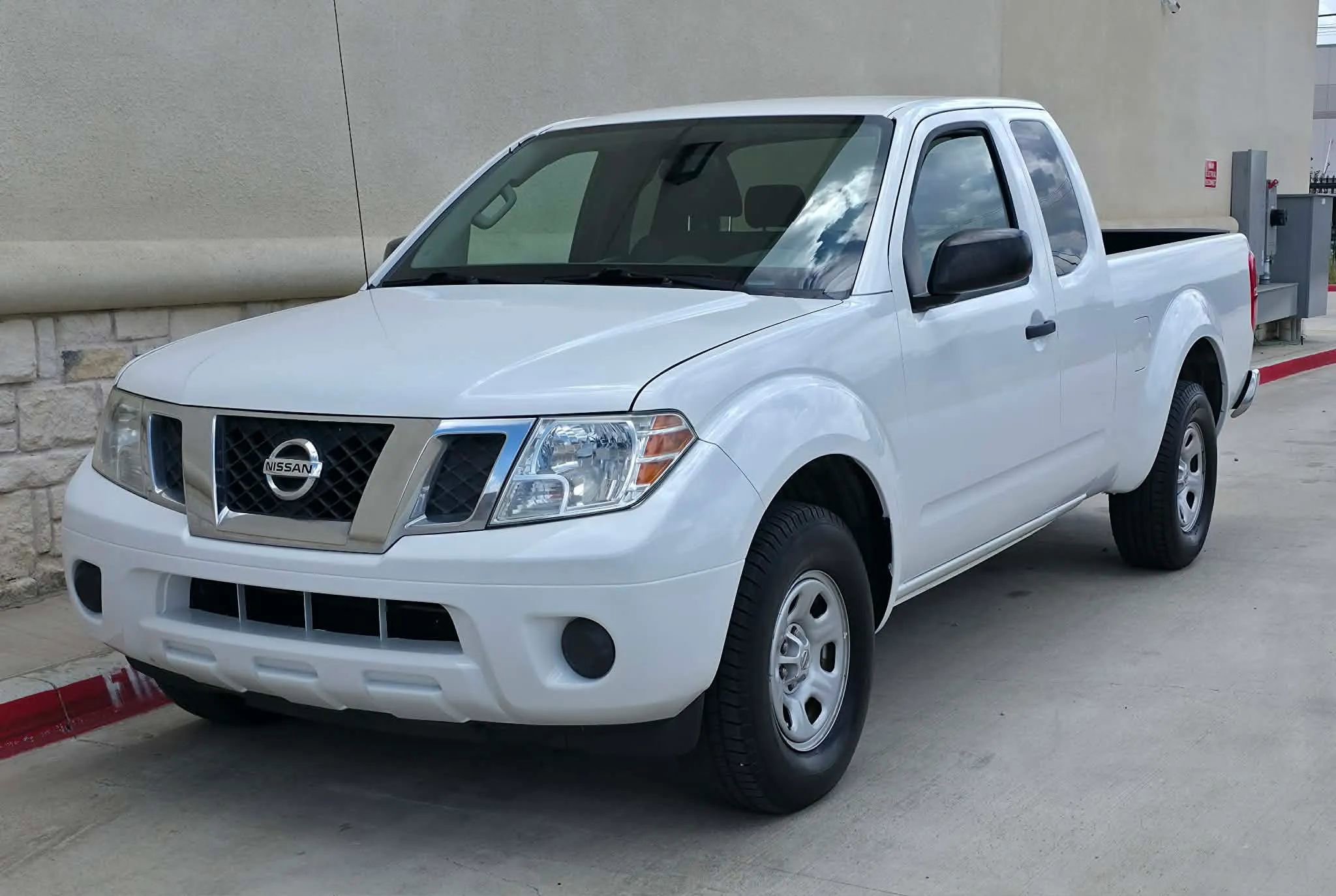 Used 2016 Nissan Frontier S RWD image 8