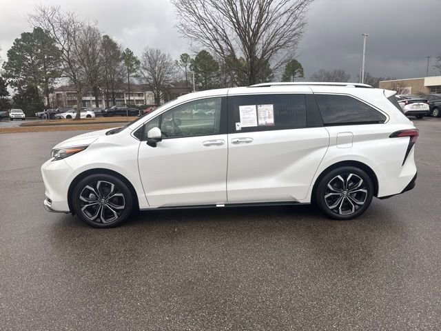 Used 2025 Toyota Sienna Platinum image 2