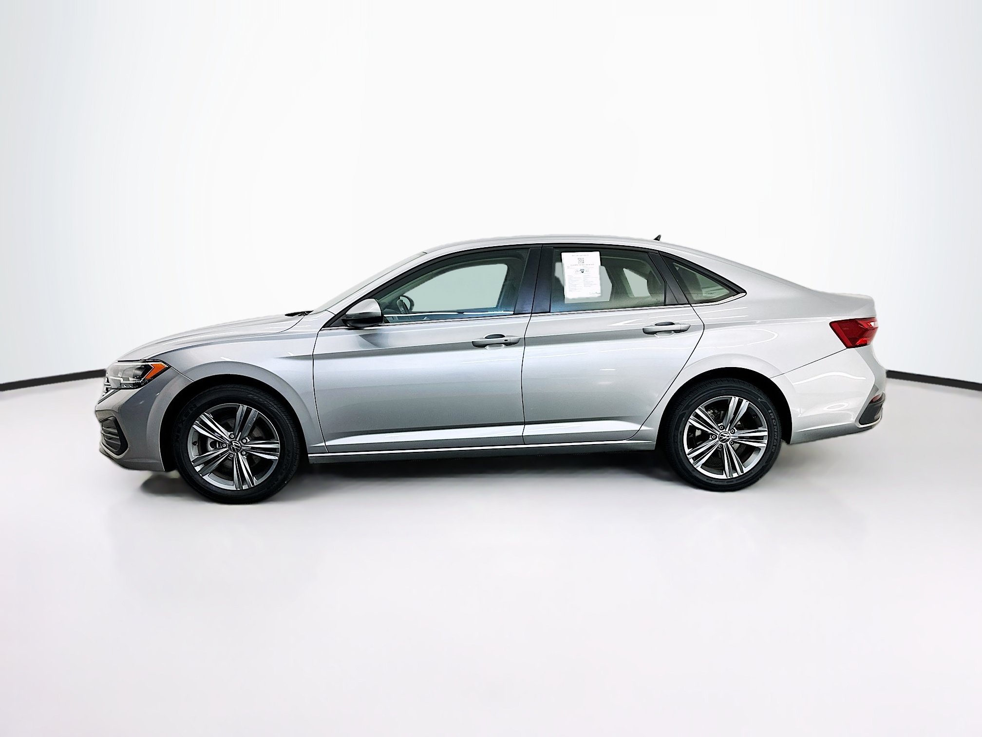 Used 2024 Volkswagen Jetta SE FWD image 4
