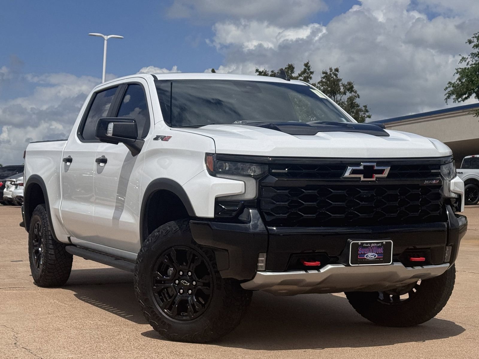 Used 2022 Chevrolet Silverado 1500 ZR2 w/ Technology Package image 2