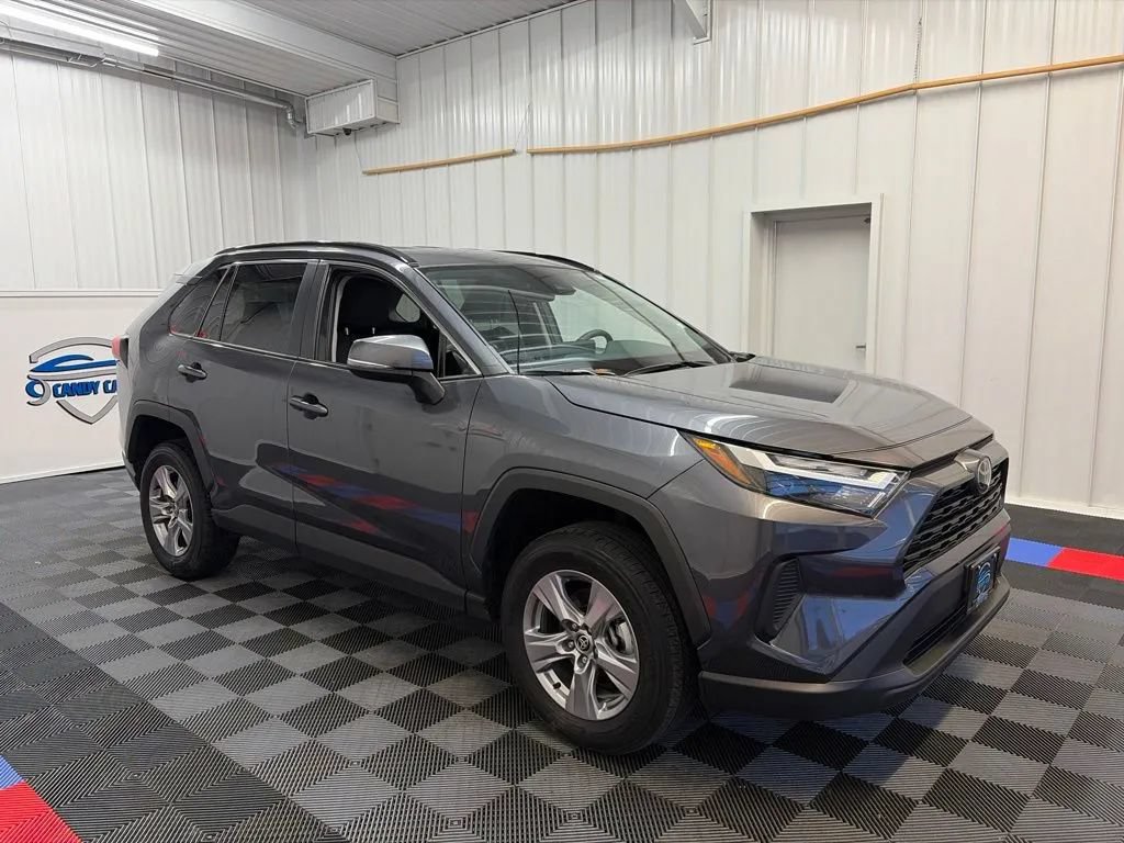 Used 2025 Toyota RAV4 XLE AWD/4WD image 3