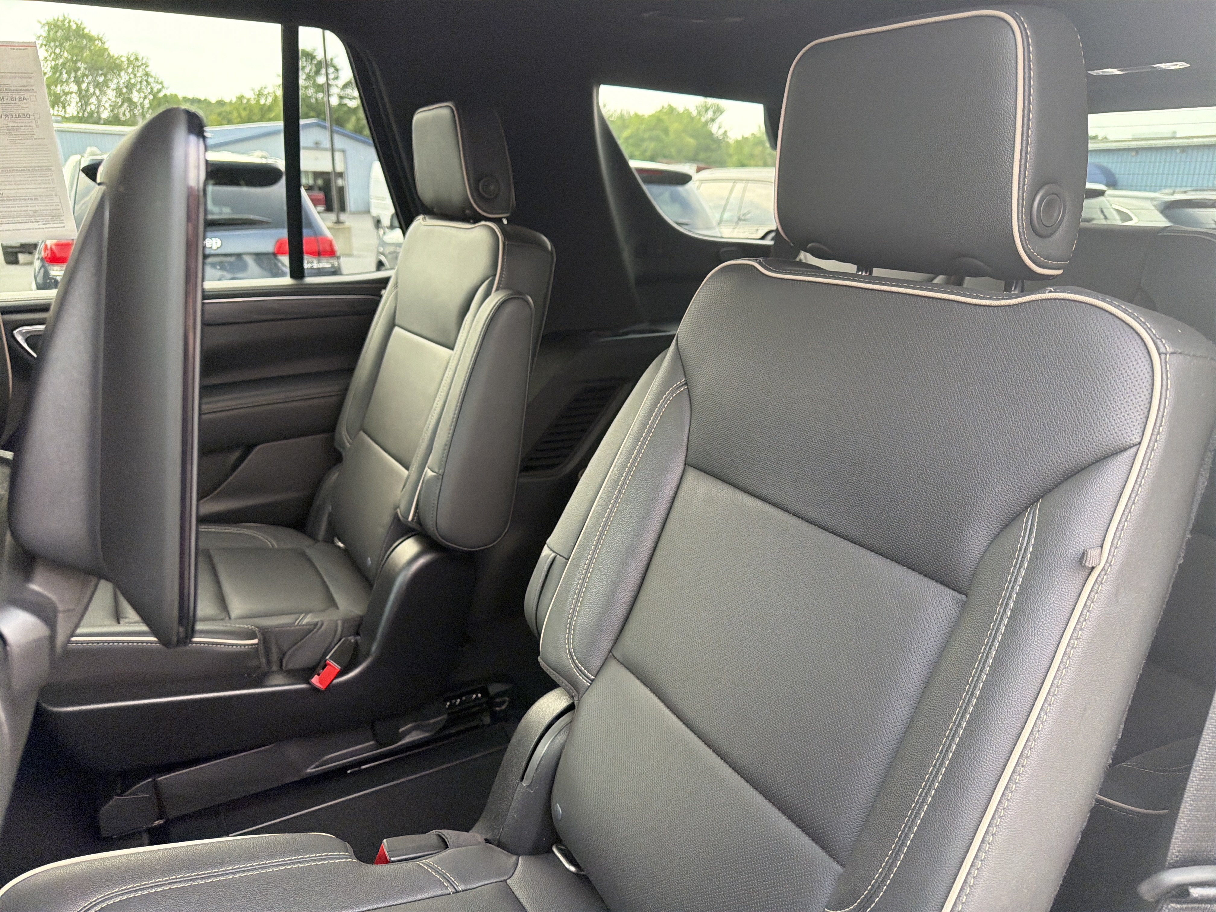 Used 2021 GMC Yukon SLT w/ SLT Premium Package AWD/4WD image 28
