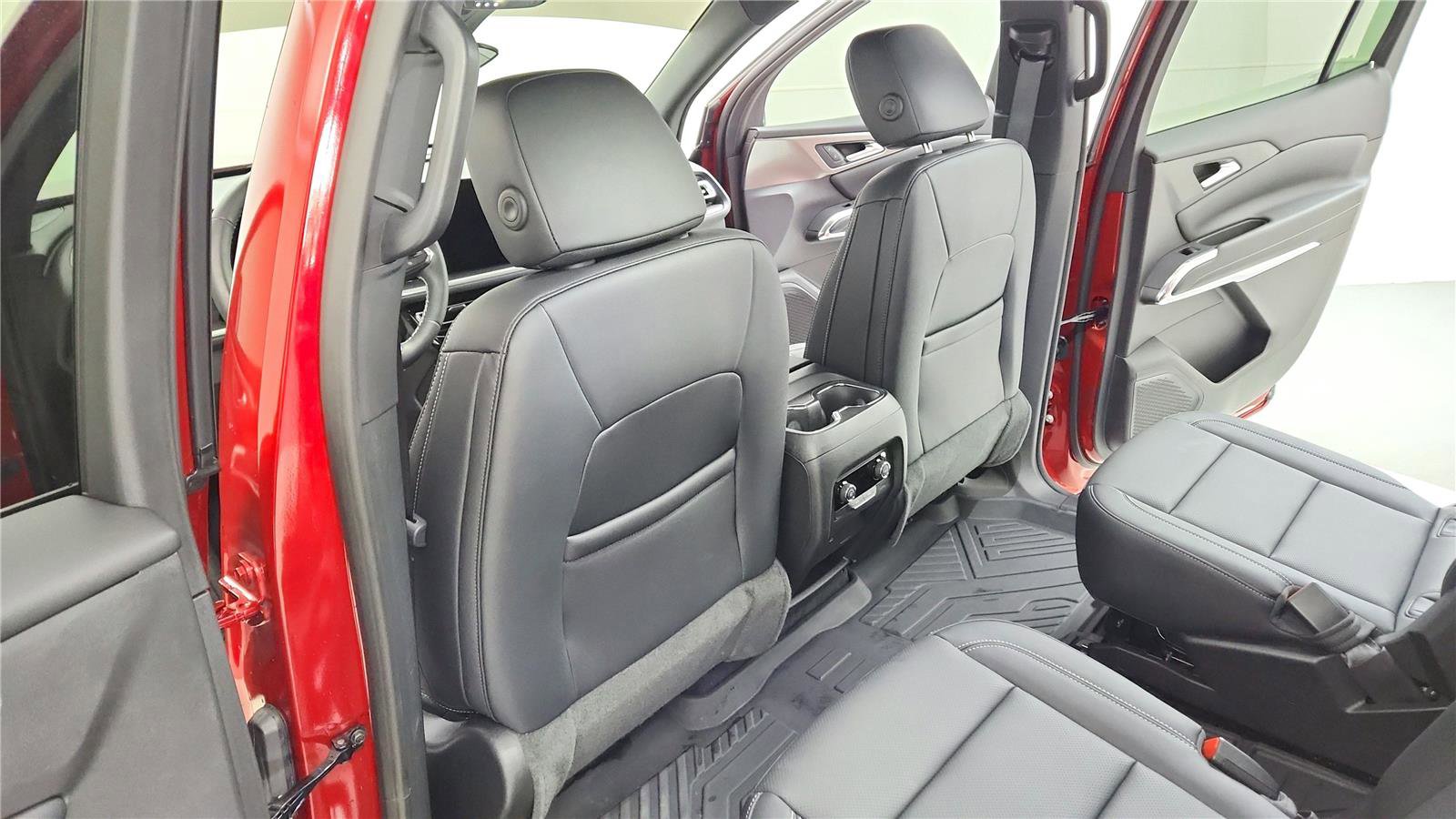 Used 2026 Chevrolet Traverse LT image 12