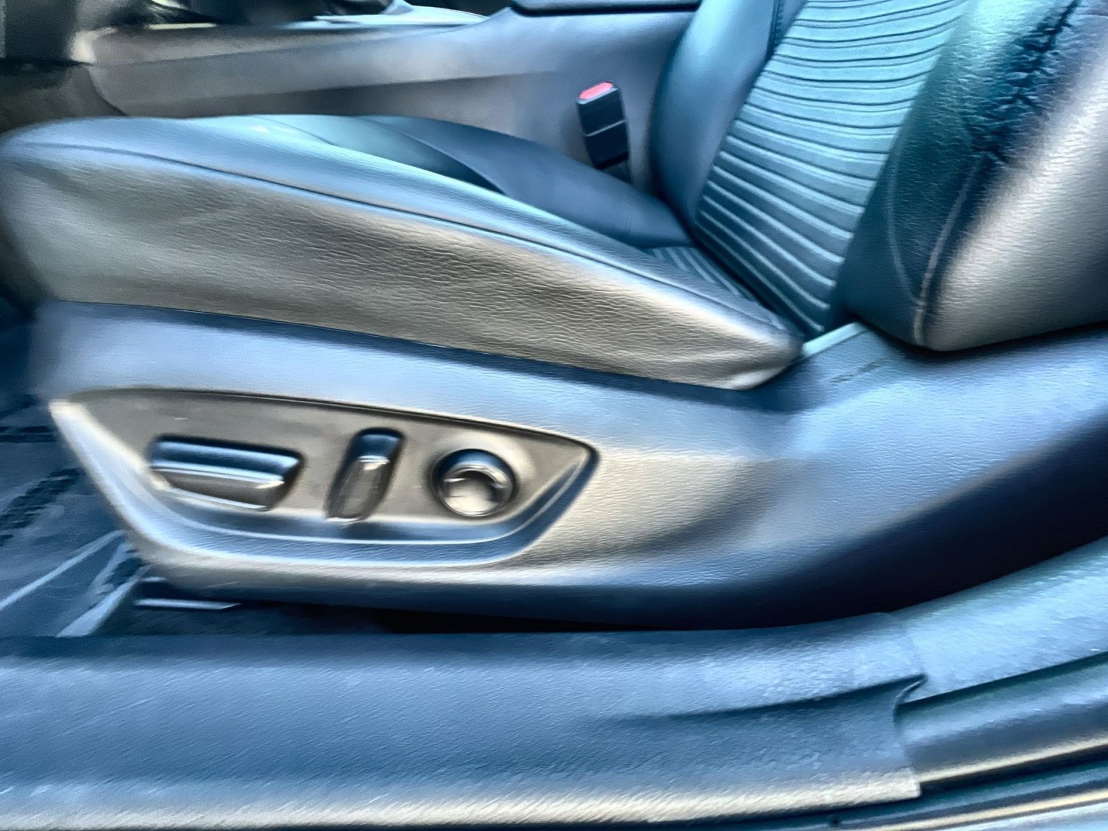 Used 2023 Toyota Camry SE w/ Convenience Package image 14