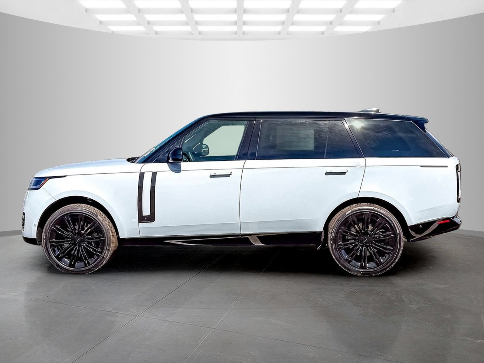 New 2026 Land Rover Range Rover Long Wheelbase Autobiography AWD/4WD image 2