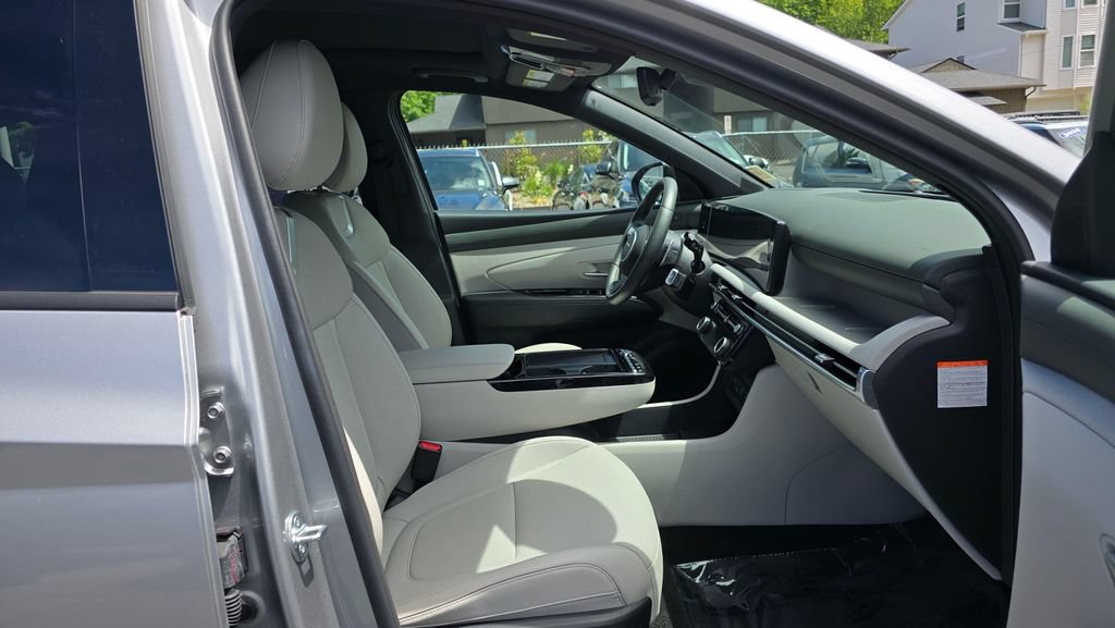 Used 2025 Hyundai Tucson Limited AWD/4WD image 10