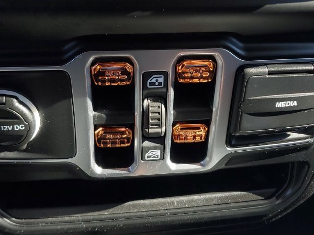 Certified 2018 Jeep Wrangler Unlimited Sport S AWD/4WD image 29