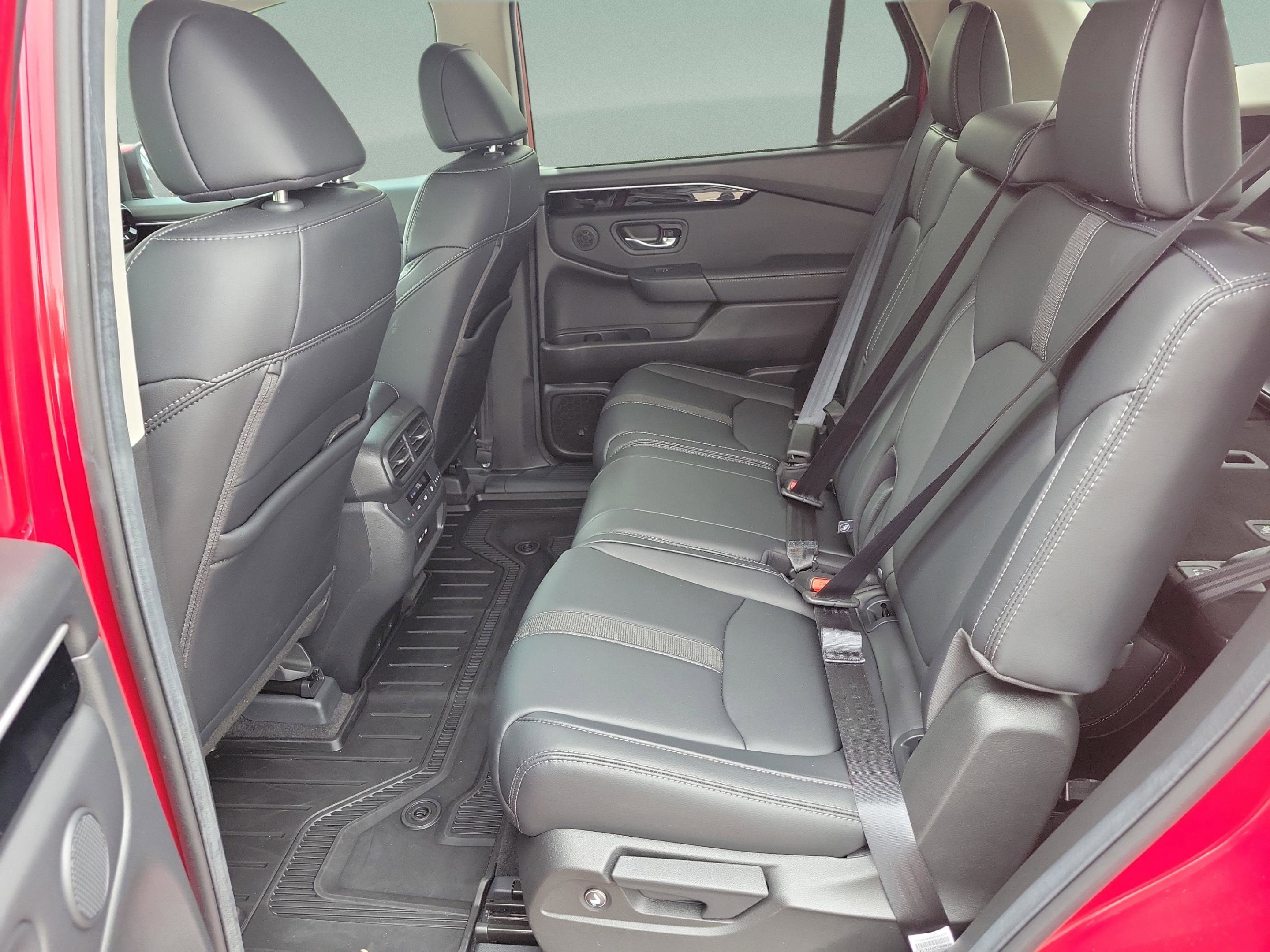 Certified 2025 Honda Pilot EX-L image 9