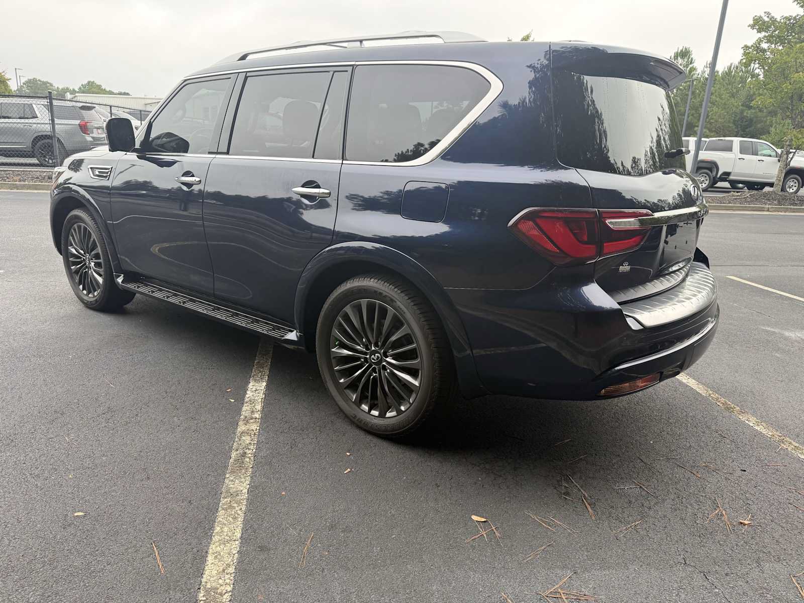 Used 2023 INFINITI QX80 Premium Select w/ All-Season Package RWD image 5