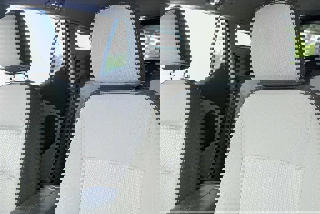 Used 2023 GMC Terrain SLE w/ Driver Convenience Package image 11