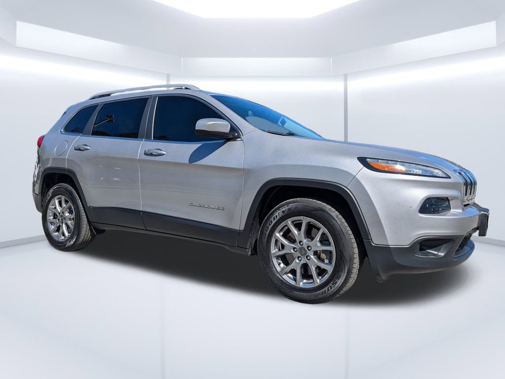 Used 2018 Jeep Cherokee Latitude Plus w/ Comfort/Convenience Group