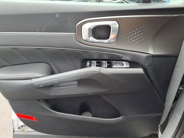 Used 2025 Kia Sorento SX image 24