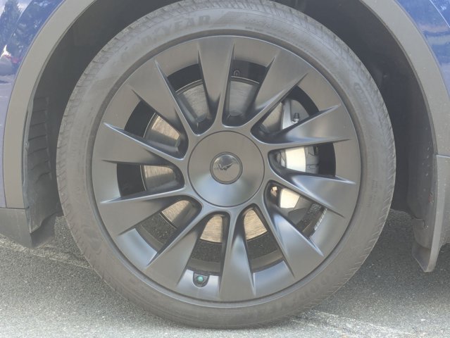 Used 2024 Tesla Model Y Long Range AWD/4WD image 23
