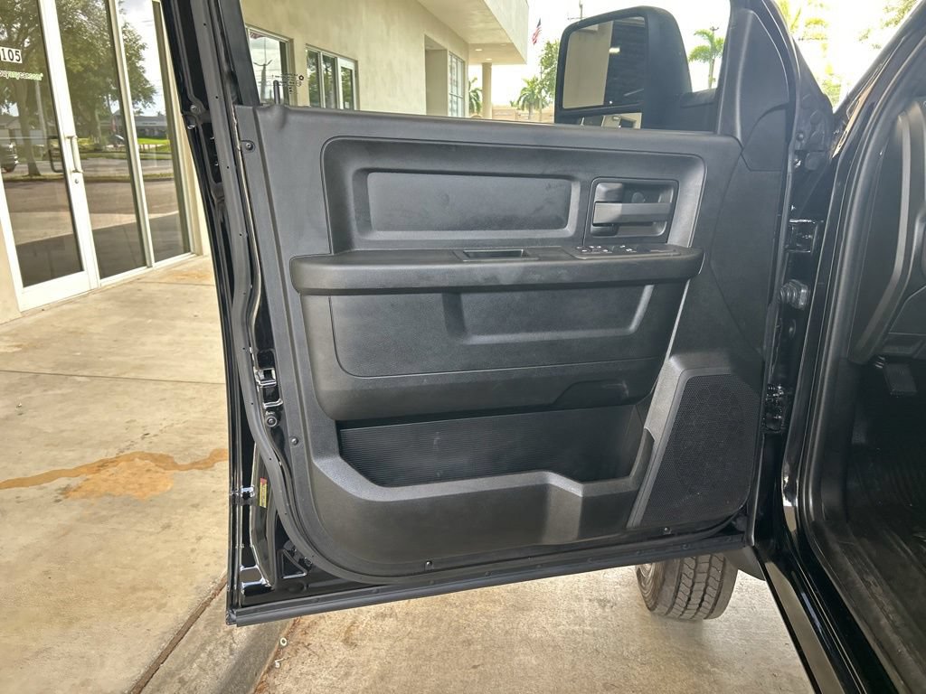 Used 2025 RAM 5500 Tradesman w/ Chrome Appearance Group AWD/4WD image 34