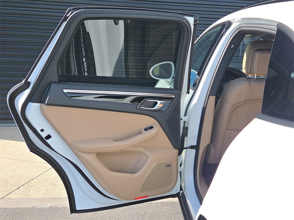 New 2026 Porsche Macan image 17