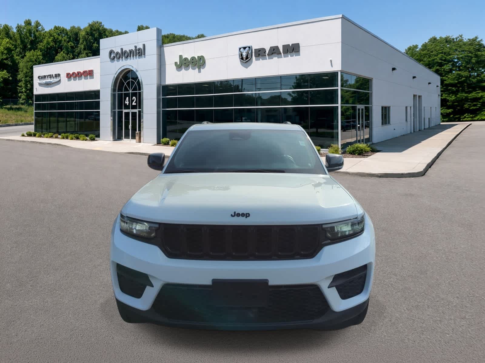 Used 2023 Jeep Grand Cherokee Altitude AWD/4WD image 8