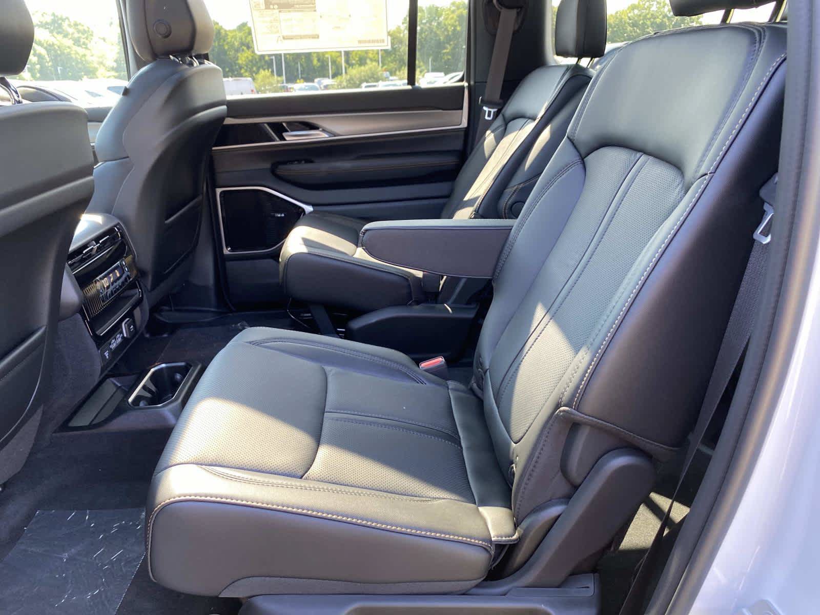 New 2026 Jeep Grand Wagoneer 4WD image 8