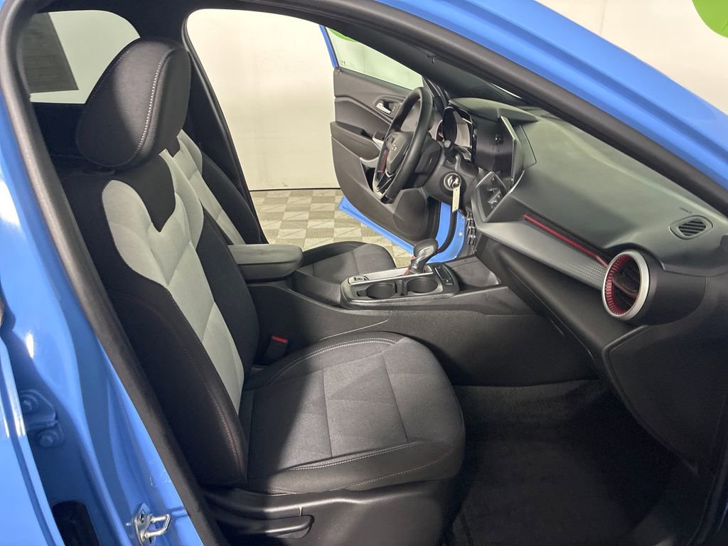 Used 2024 Chevrolet Trax RS FWD image 30