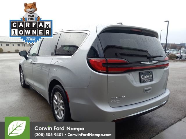 Used 2024 Chrysler Pacifica Touring-L image 5