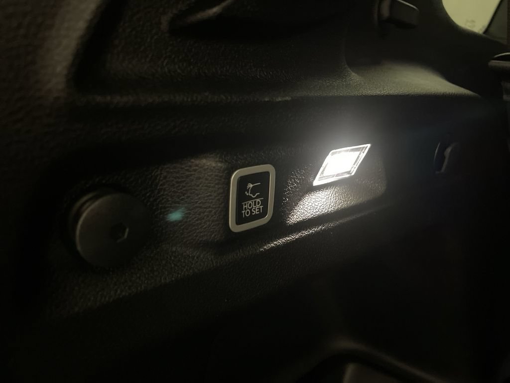 Used 2024 Jeep Grand Cherokee L Altitude AWD/4WD image 28