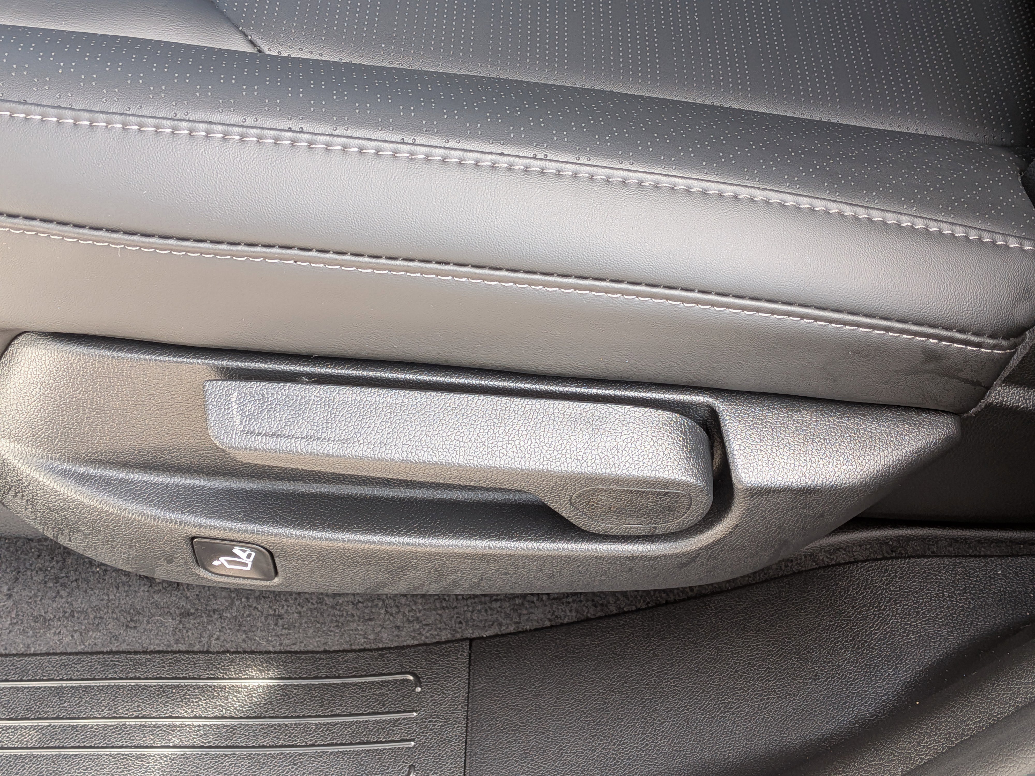 Certified 2025 Kia Sorento S image 17