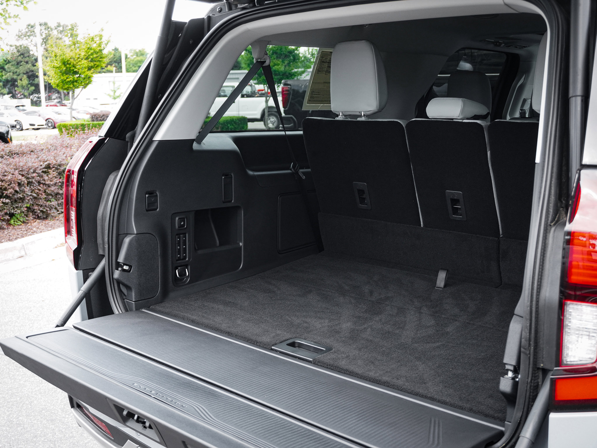 Used 2026 Ford Expedition Max Platinum w/ Platinum Ultimate Package AWD/4WD image 33