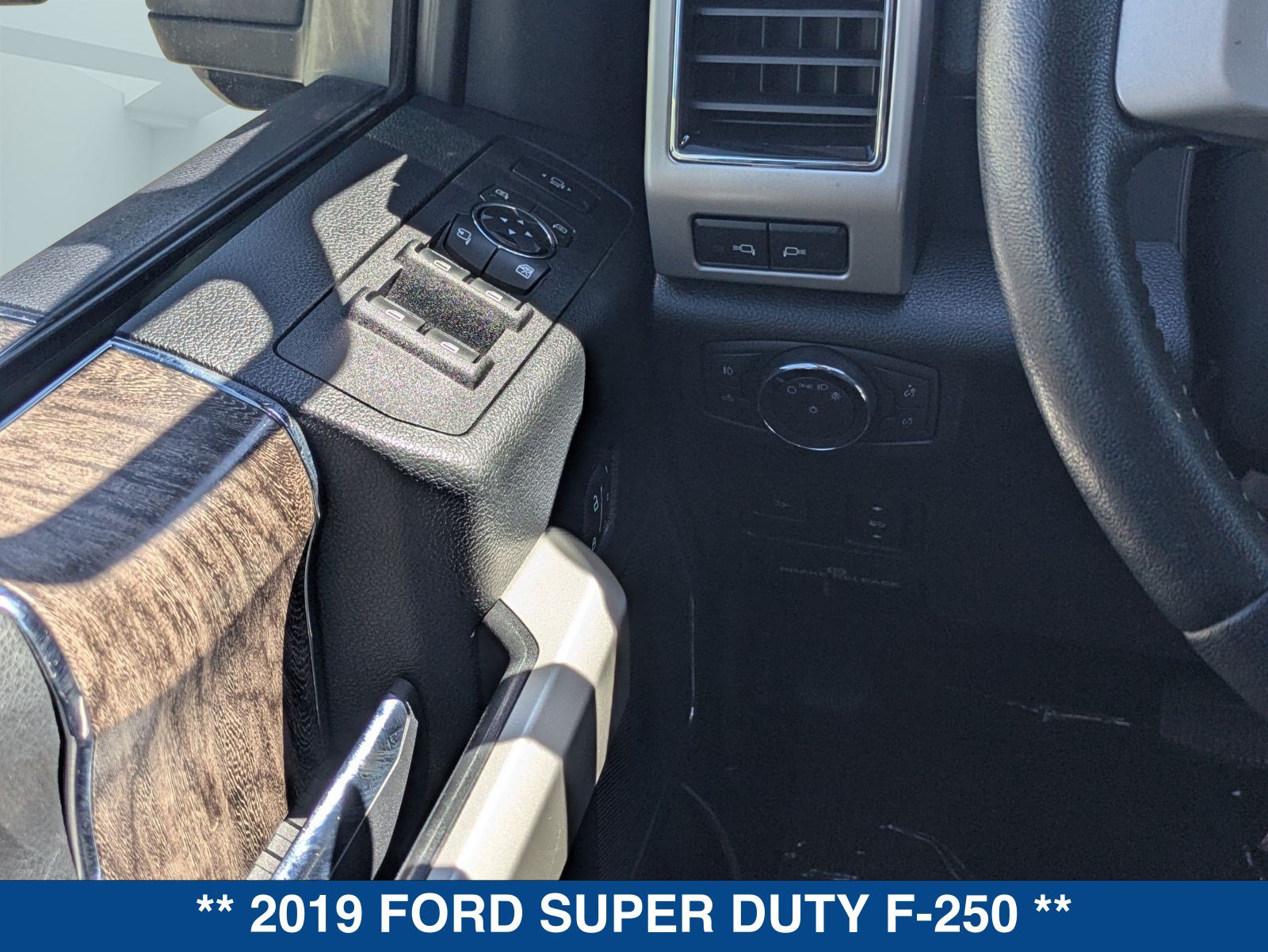 Used 2019 Ford F250 Lariat w/ Lariat Ultimate Package AWD/4WD image 22