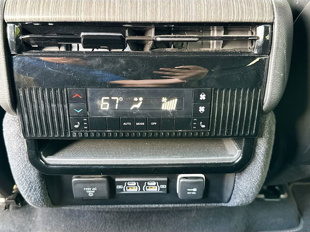 Used 2024 Jeep Wagoneer L Series III w/ Flexible Seating Group image 25