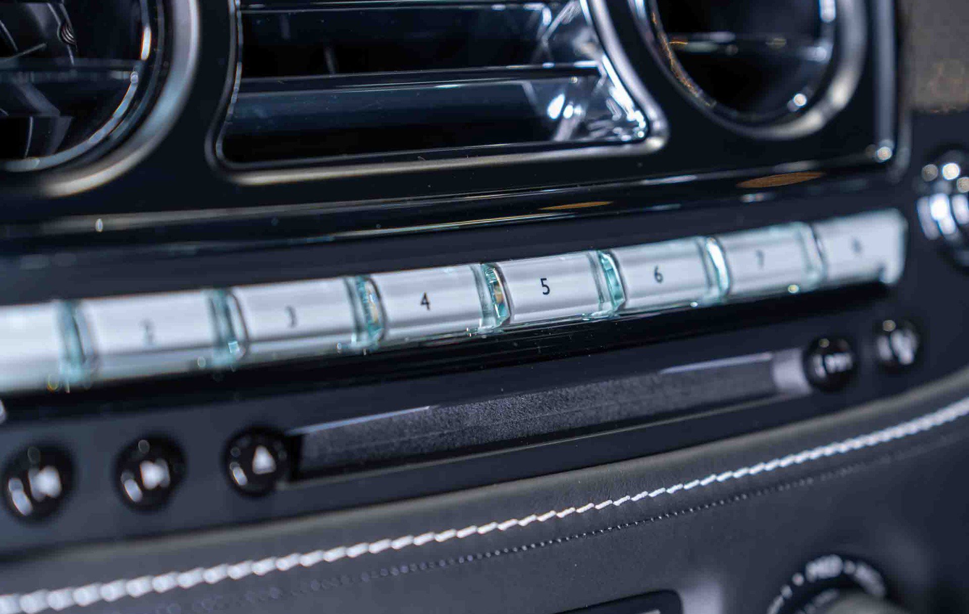Used 2020 Rolls-Royce Wraith RWD image 20