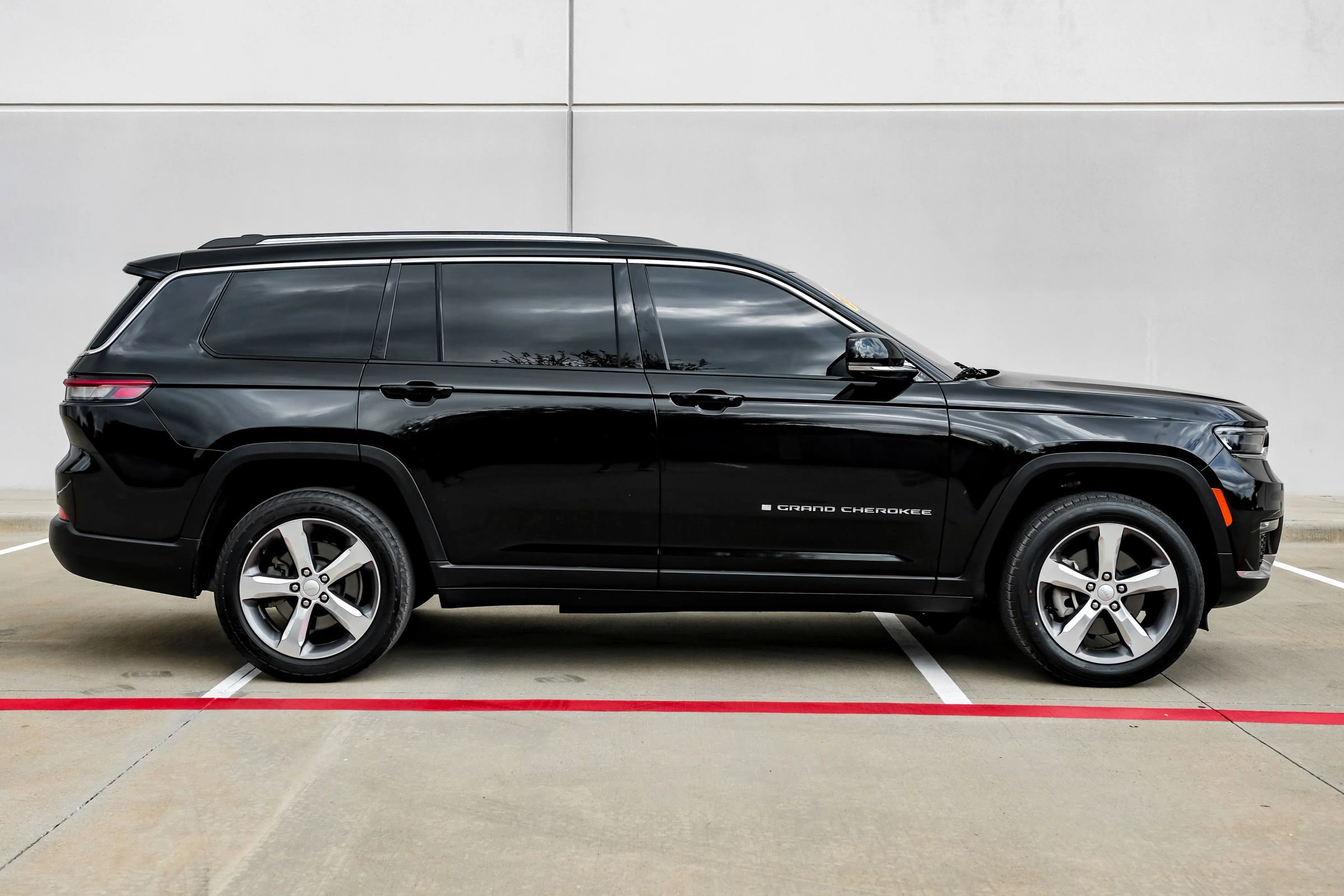 Used 2021 Jeep Grand Cherokee L Limited w/ Trailer Tow Group (B) image 2