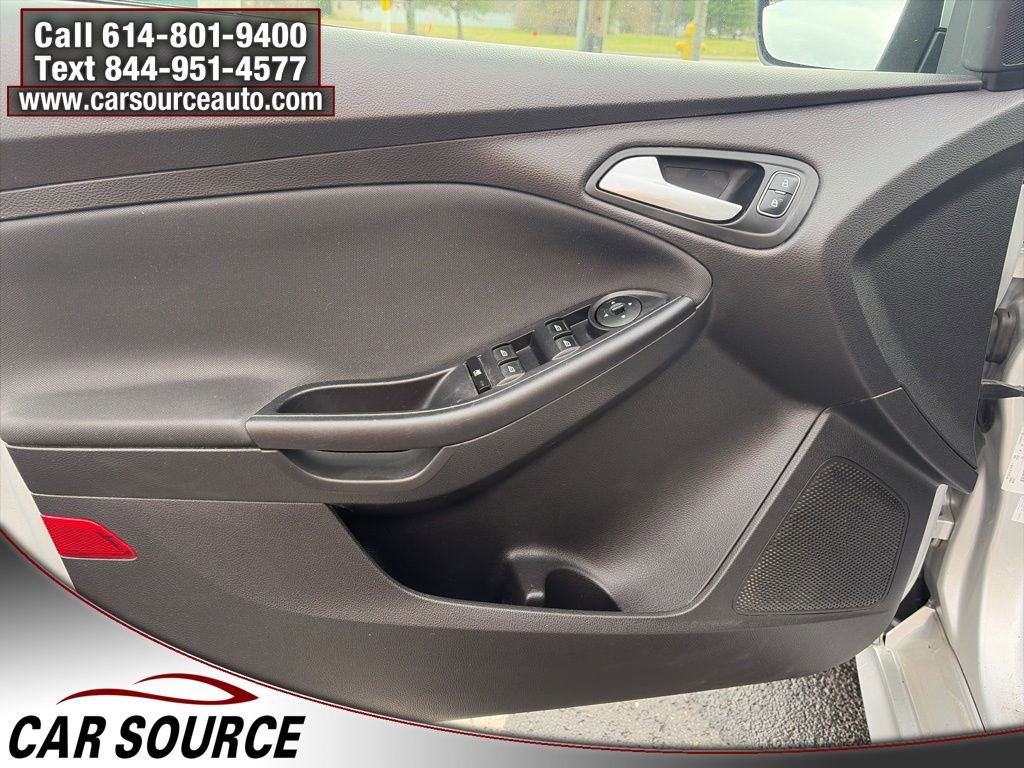Used 2015 Ford Focus SE w/ SE Sport Package image 13