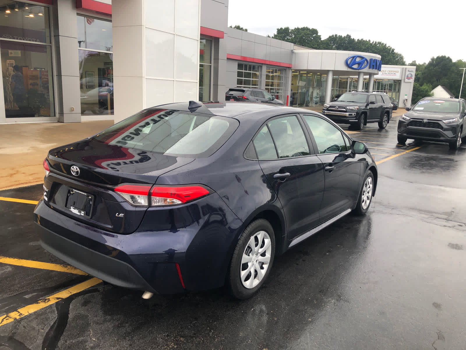 Used 2025 Toyota Corolla LE FWD image 4