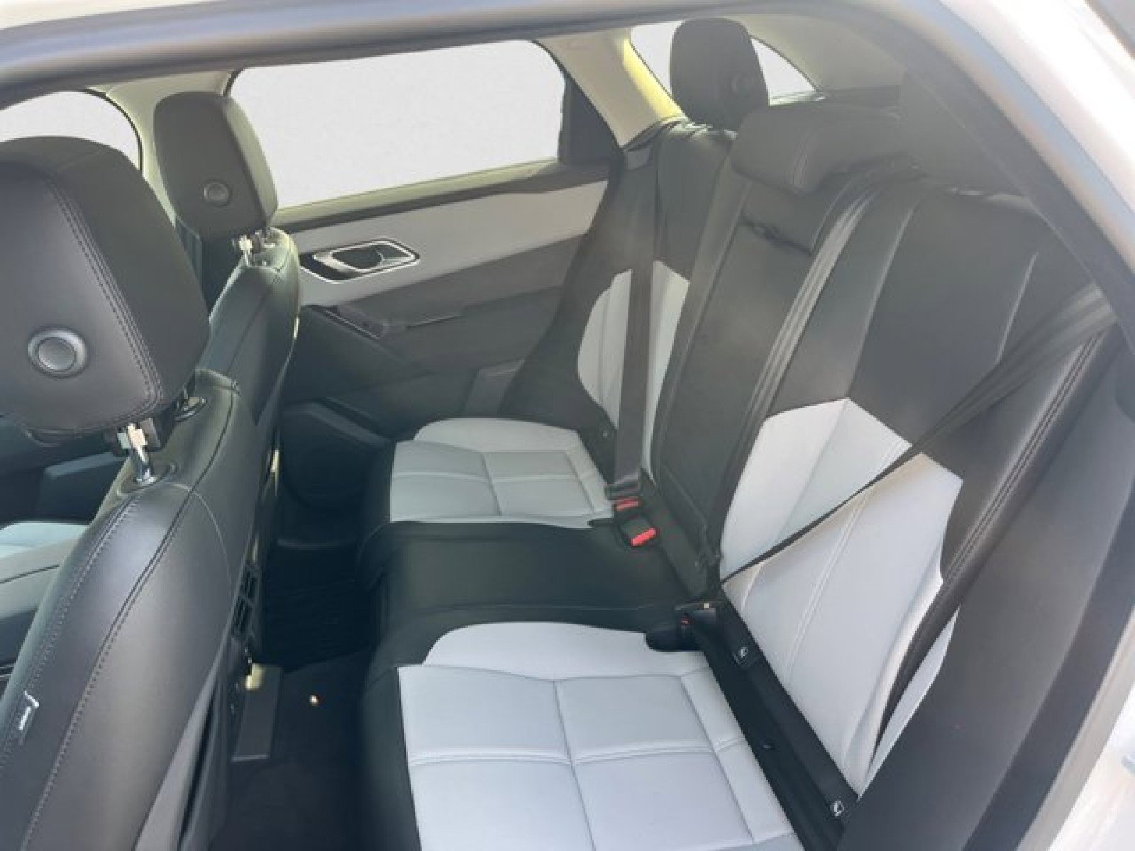 New 2025 Land Rover Range Rover Velar Dynamic SE image 18